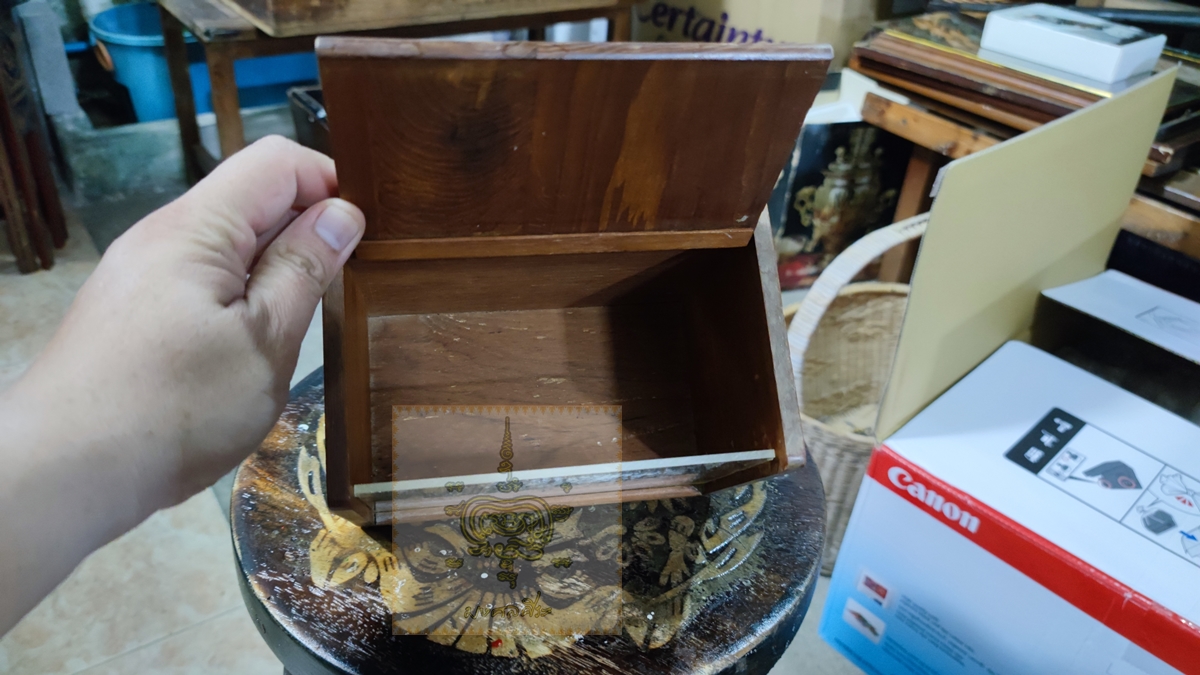 กล่องไม้ หน้ากระจกเก่า