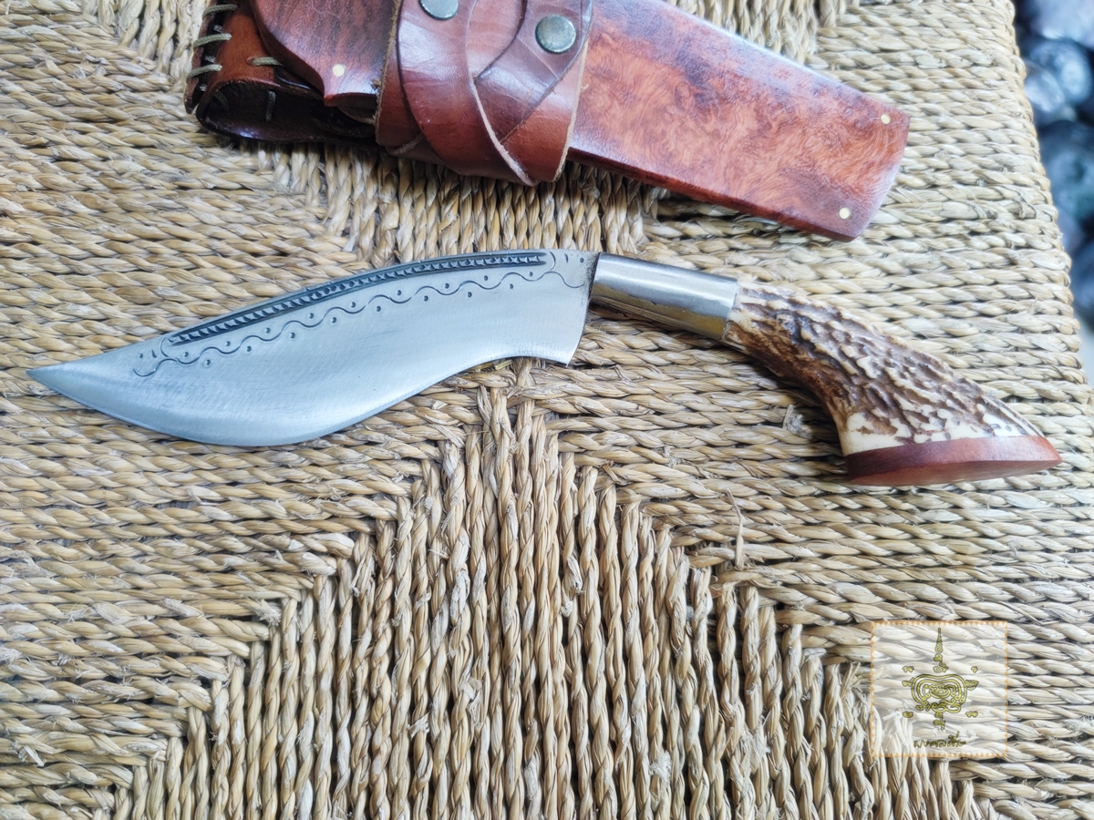 มีดเหน็บ ด้ามเขากวาง ฝักไม้ปุ่ม