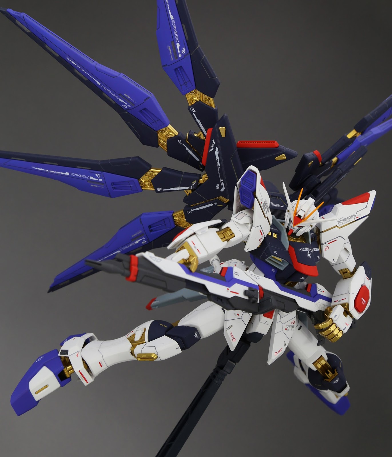 Painted Build : MG STRIKE FREEDOM GUNDAM by 高达传教士