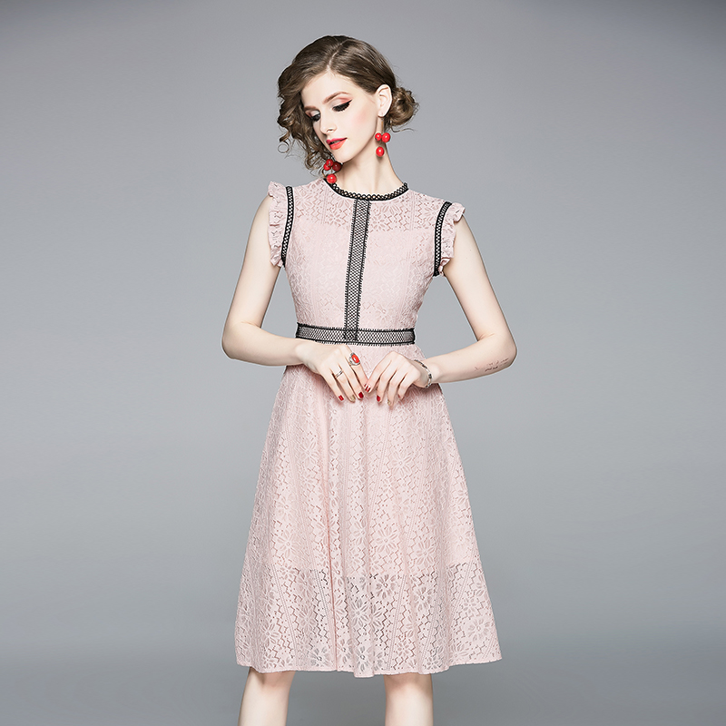 ชุดเดรสลูกไม้สีชมพู ผ้าลูกไม้ แนวสวยหวาน เรียบหรู