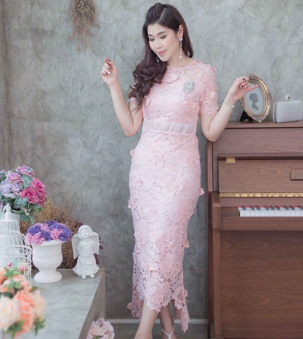 ชุดเดรสออกงานสีชมพูโอรส ผ้าลูกไม้ เข้ารูป เรียบหรู สวยสง่า ดูดี