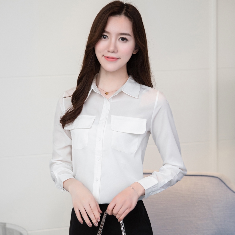 เสื้อเชิ้ตผู้หญิงสีขาว คอปก แขนยาว กระดุมหน้า แต่งกระเป๋า