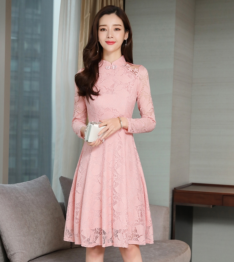 ชุดเดรสลูกไม้สีชมพู