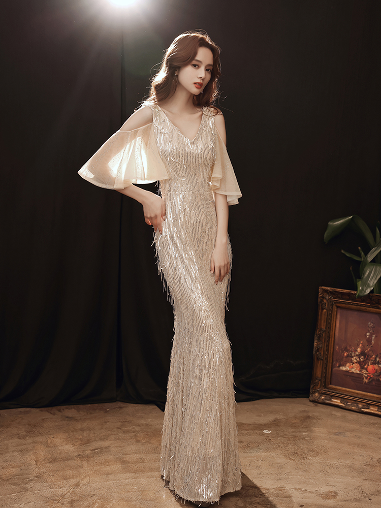 ชุดราตรี ชุดออกงาน ชุดไปงานแต่งงานสีครีมทอง ผ้าปักเลื่อม กระโปรงทรงหางปลา แนวเรียบหรู สวยสง่า ดูอลัง