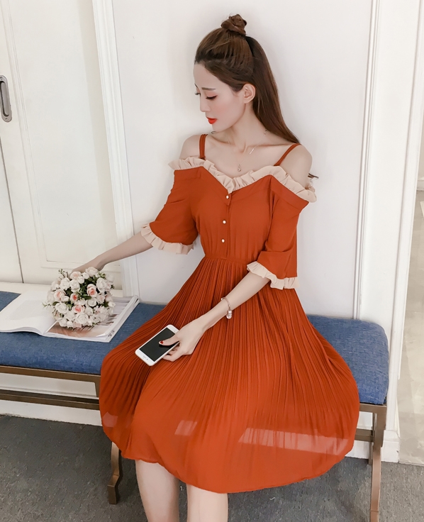 ชุดเดรสสั้นสีน้ำตาล เปิดไหล่ สายเดี่ยว สวยๆ น่ารัก สดใส ใส่ไปเที่ยวทะเล