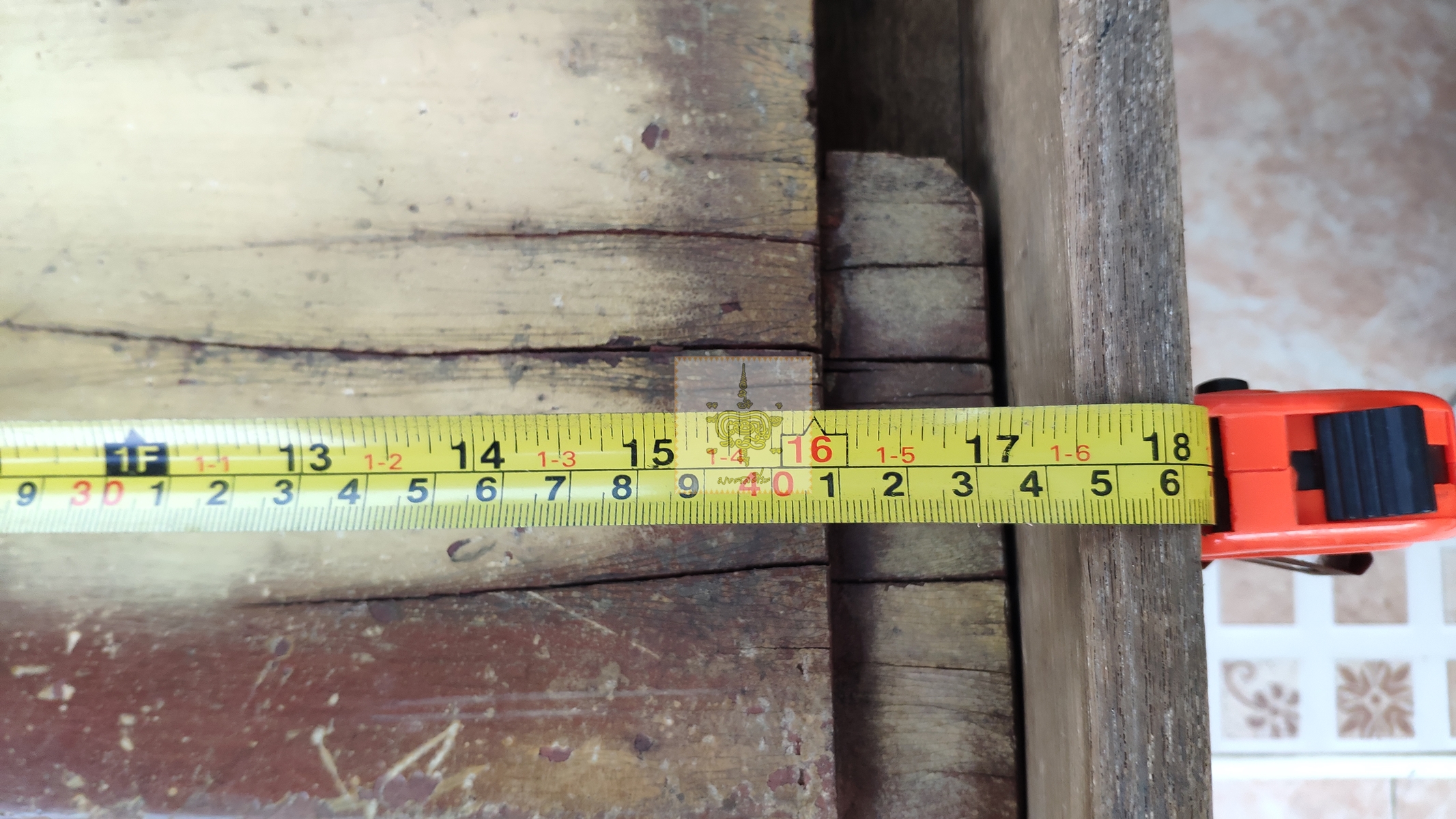 โต๊ะเลี่ยมพระ ไม้เก่า