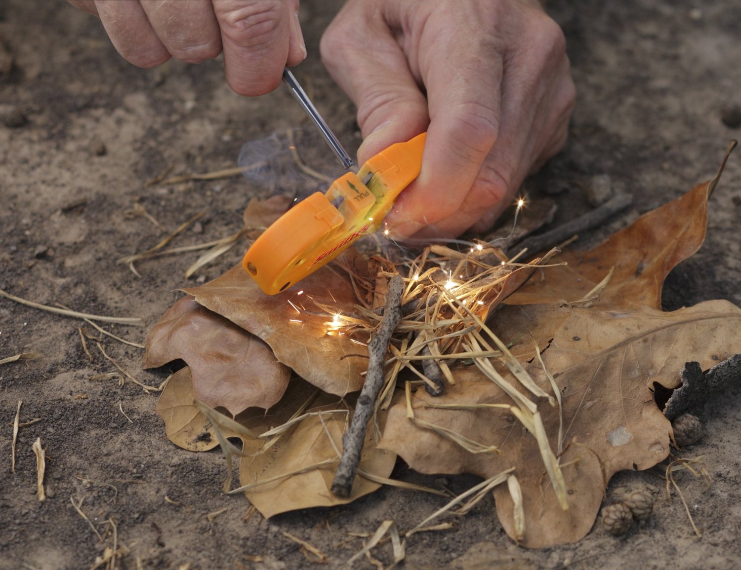 ที่ลับมีด ที่จุดไฟ Smith's 50408 Pocket Pal X2 Sharpener and Survival Tool