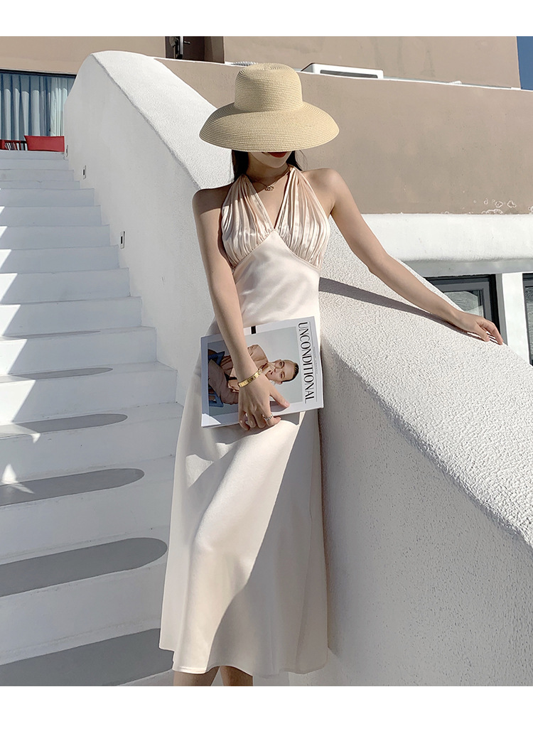 ชุดเดรสยาวสีครีม อกจับจีบพลีท ผูกคอ แฟชั่นชุดใส่เที่ยวทะเล ไอเดียชุดแต่งตัวไปเที่ยวทะเล ใครมีแพลนไปทะเลแต่ยังไม่ได้หาชุดต้องดู