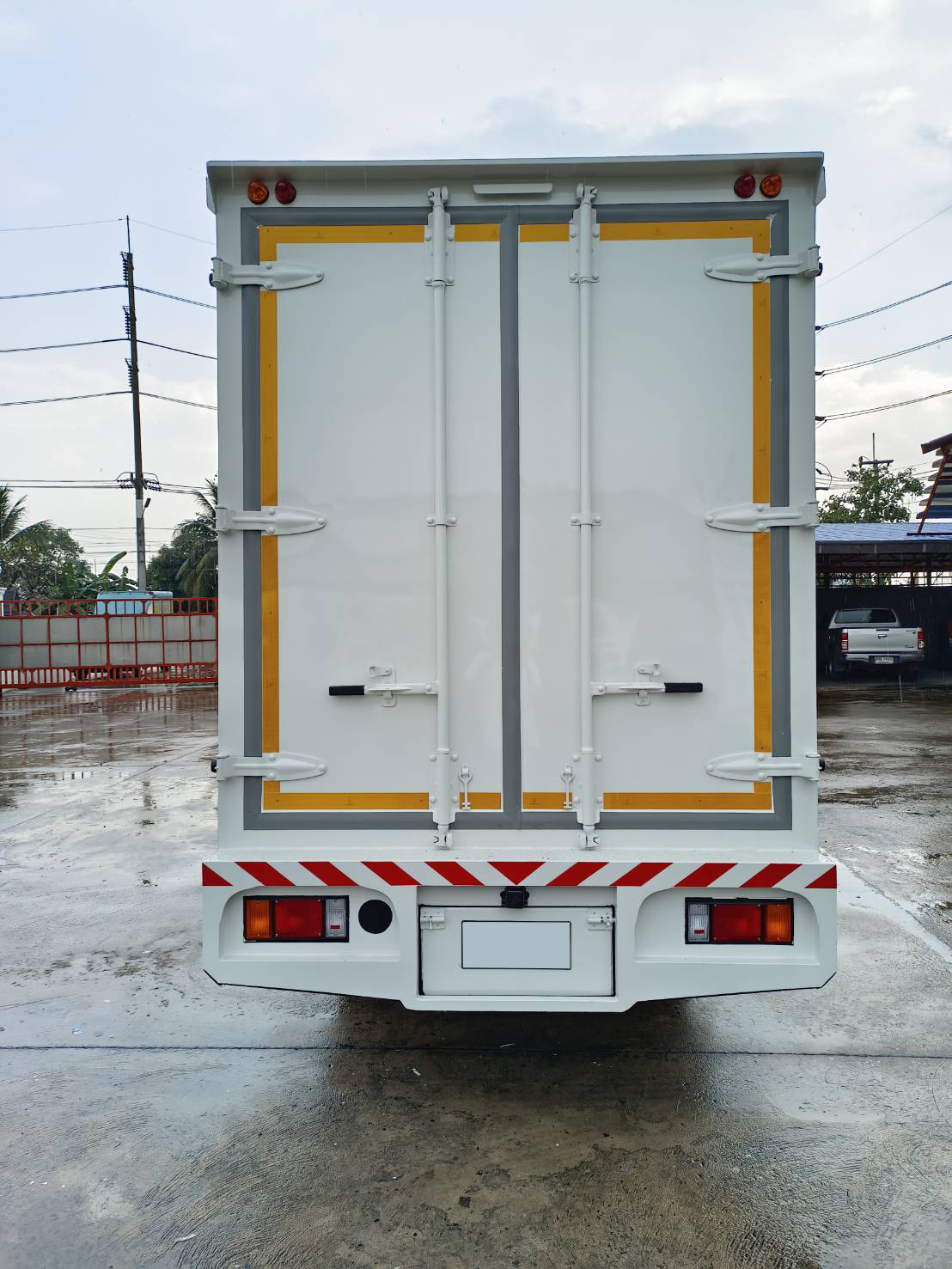 ISUZU NLR Euro 5 Max (ช่วงยาว 3 เมตร) หัวแชสซี (Chassis)