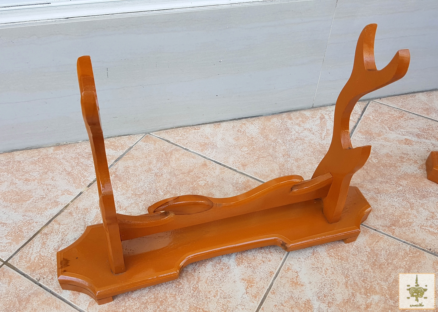 ขาตั้งดาบ 2 เล่ม