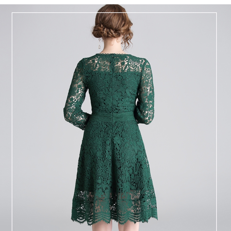 ชุดเดรสสั้นสีเขียว ผ้าลูกไม้ แขนยาว แนวเรียบร้อย สวยสุภาพ ดูดี ใส่ทำงาน ใส่ออกงาน ไปงานแต่งงาน