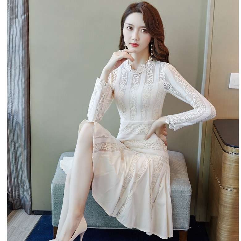 ชุดเดรสสั้นสีครีม ผ้าลูกไม้ แขนยาว กระโปรงสั้นทรงหางปลา