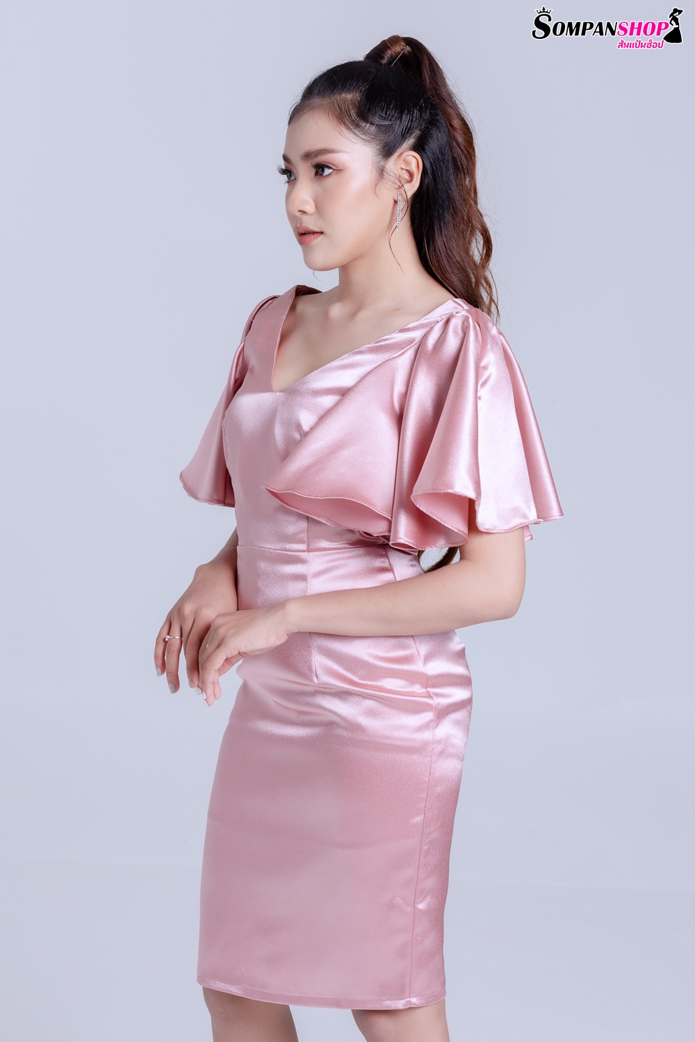 ชุดราตรี ชุดไปงานแต่งงาน ชุดเดรสออกงานสั้นสีชมพู ทรงเอเข้ารูป แขนระบาย แนวเรียบหรู