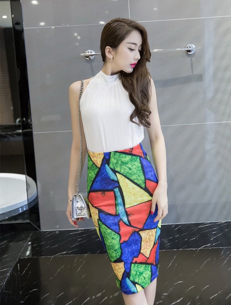 SALE : กระโปรงทำงานสีเขียว น้ำเงิน ลายกราฟฟิค ทรงเอ