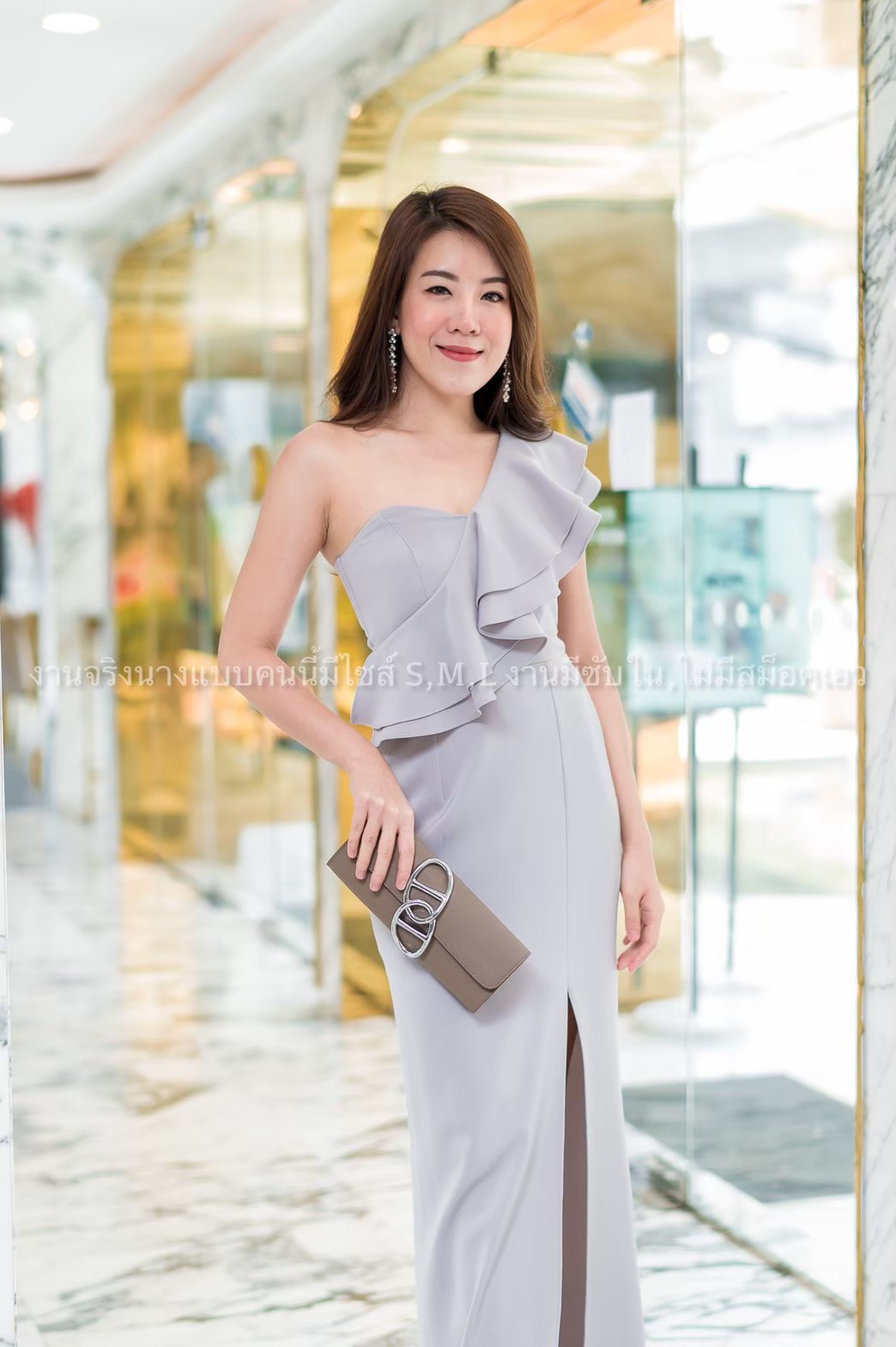 ชุดราตรียาวสีเทา ไหล่เฉียงข้างเดียวแต่งระบาย แนวเรียบหรูดูแพง ใส่ออกงาน/งานแต่งงาน/ชุดเพื่อนเจ้าสาว