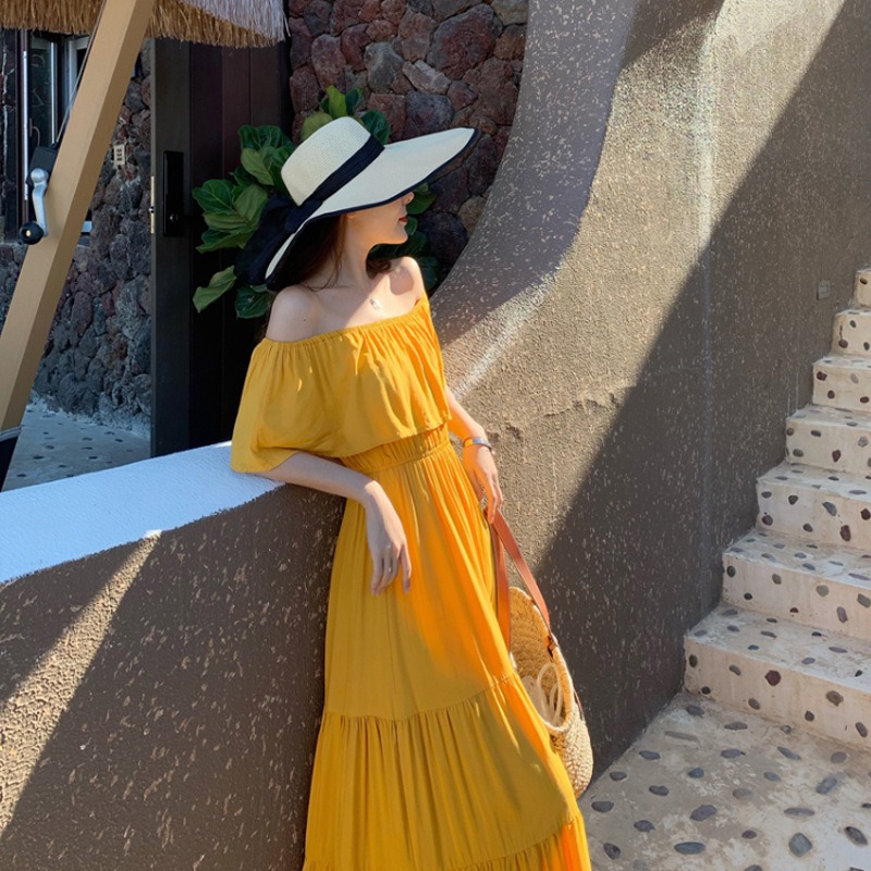 แม็กซี่เดรสยาวเปิดไหล่สีเหลือง กระโปรงยาวทรงบาน แฟชั่นชุดไปทะเล ชุดเที่ยวทะเล ชุดใส่เดินเล่นถ่ายรูปริมชายหาดสวยๆ