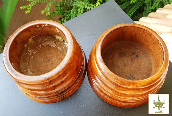 แท่นไม้สักใส่งา-เขา