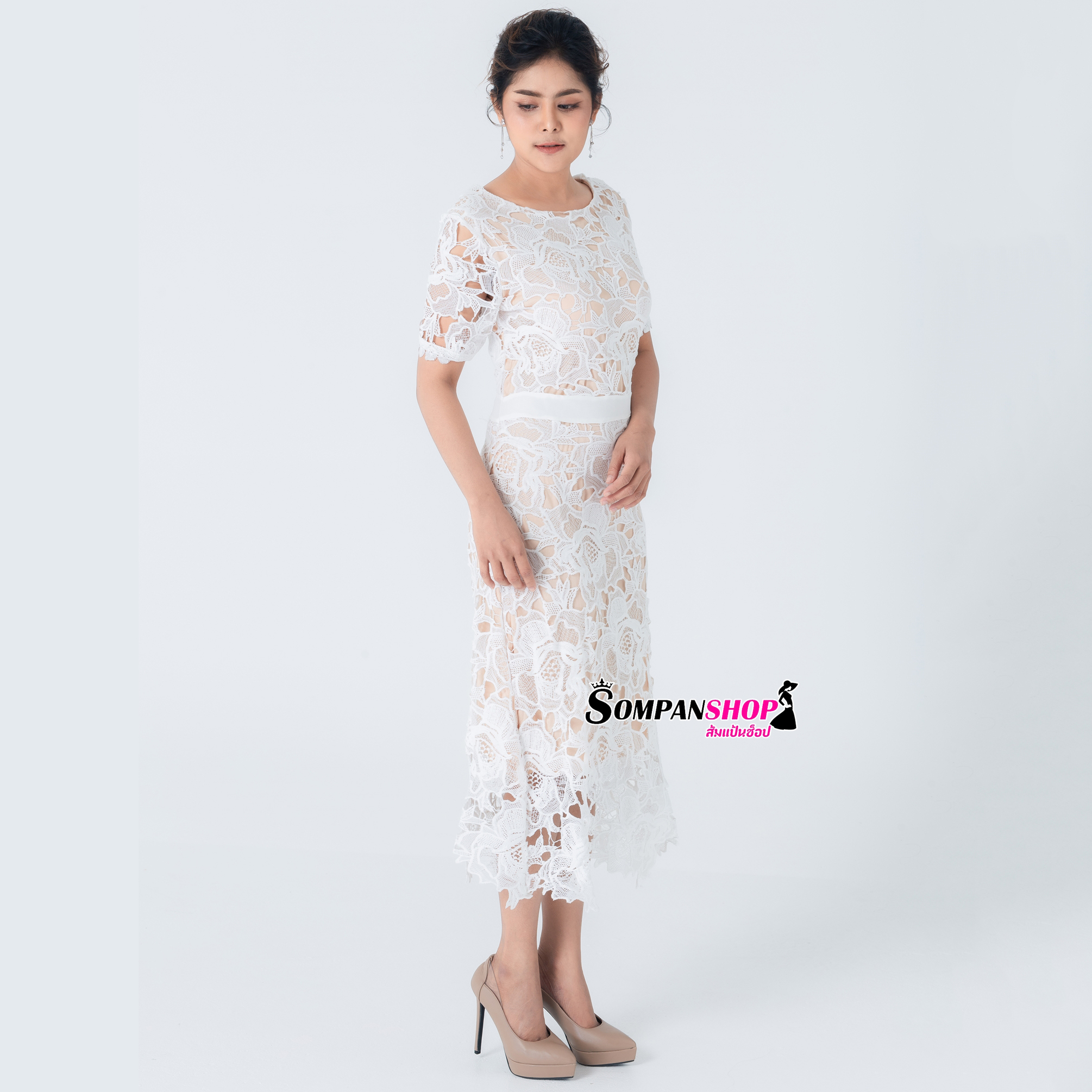 ชุดเดรสยาวลูกไม้สีขาว แนวเรียร้อย สวย สุภาพ