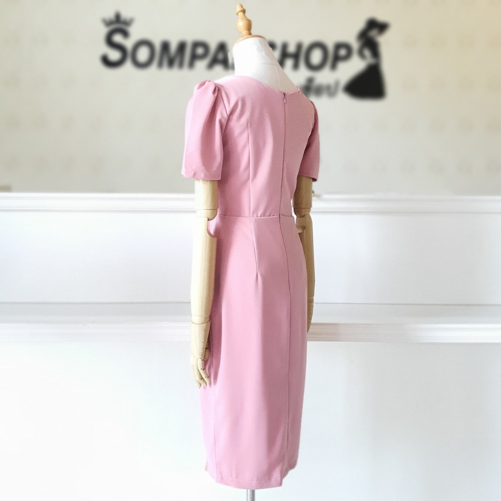 ชุดเดรสสีชมพู ทรงสวยเข้ารูป แนว เรียบหรู สวย สุภาพ ใส่ทำงาน ชุดไปงานแต่งเรียบหรูสีชมพู