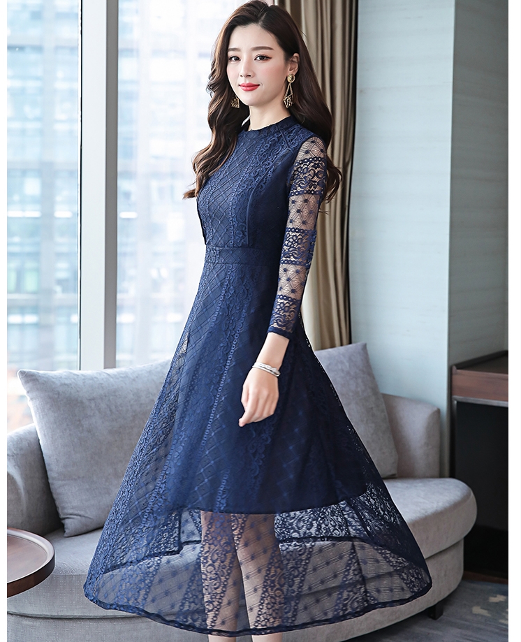 ชุดเดรสสั้นลูกไม้สีน้ำเงินกรมท่า แขนยาว กระโปรงยาวทรงบานคลุมเข่า