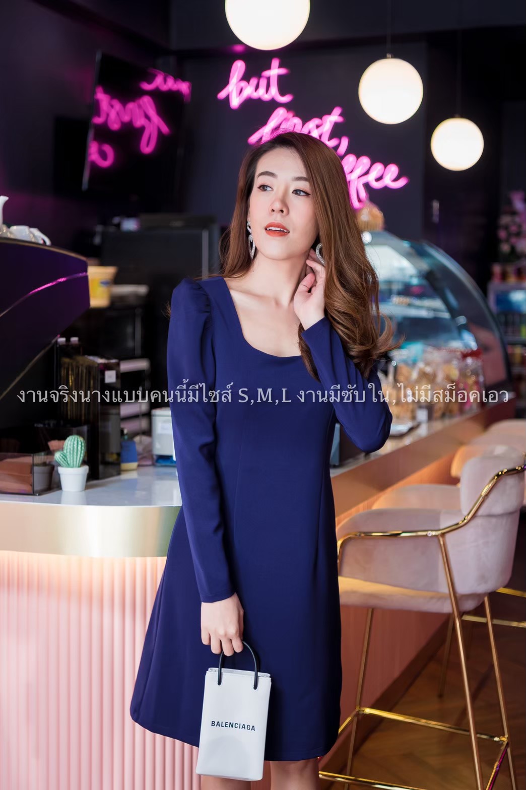 ชุดเดรสสั้นสีน้ำเงินกรมท่า แขนยาว แนวเรียบๆ สวยใส่ดูดี ใส่ทำงานได้ ใส่ไปงานกลางวันได้