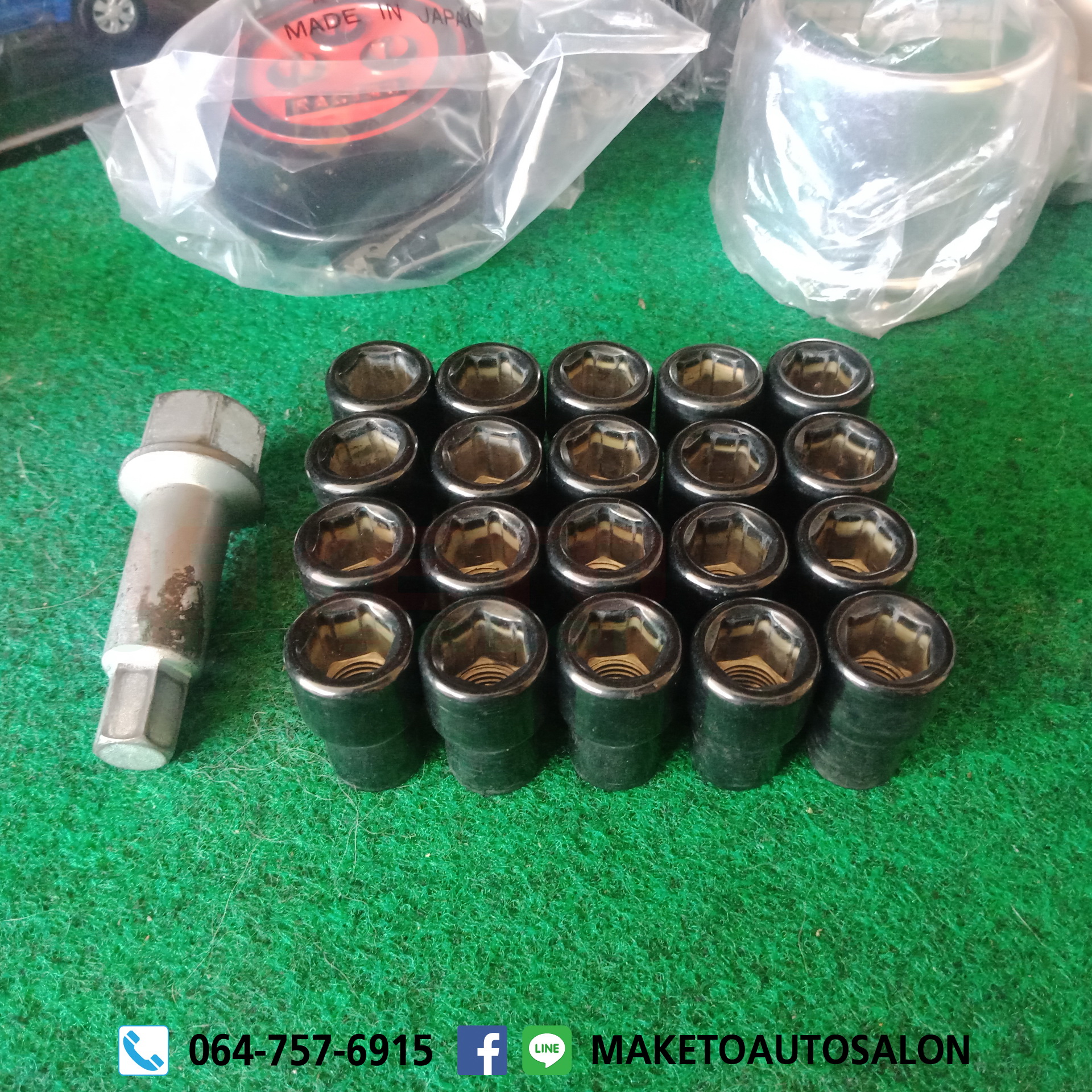 (มือสอง) น๊อตล้อ Sparco Japan สภาพดี 1 ชุด 20ตัว พร้อมบล็อกขันหกเหลี่ยม วัสดุ เหล็ก เกลียว1.50 สีดำ