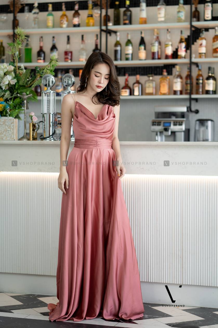 ชุดราตรียาวสีชมพู สายเดี่ยว อกจีบย้วยสวยเก๋ กระโปรงยาวทรงบาน สวยหรู สุดอลัง ใส่ออกงานราตรี ไปงานแต่งงานเรียบหรู