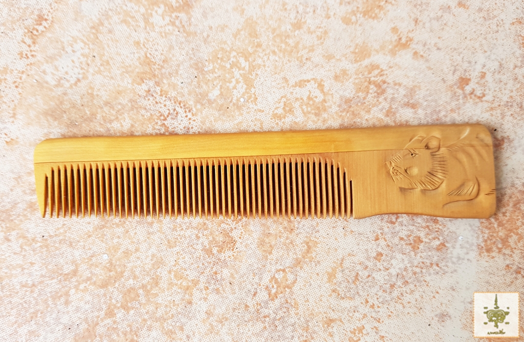 หวีไม้แกะลายเสือ จากญี่ปุ่น