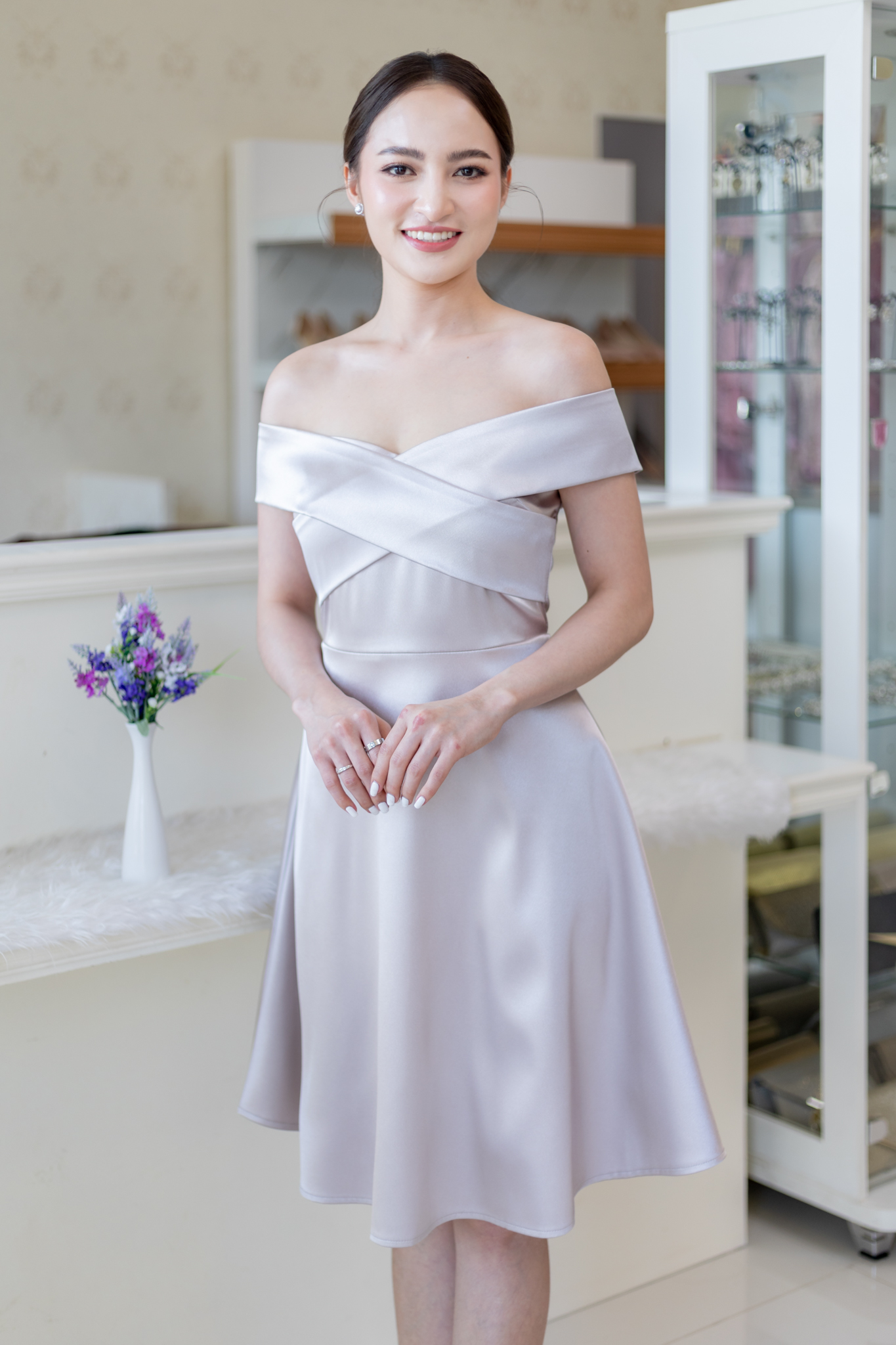 ชุดไปงานแต่งสีเทา ปาดไหล่ปิดต้นแขนปาดไหล่ปิดต้นแขนพรางต้น แนวเรียบหรู สวย ดูดี ชุดออกงาน ชุดราตรี