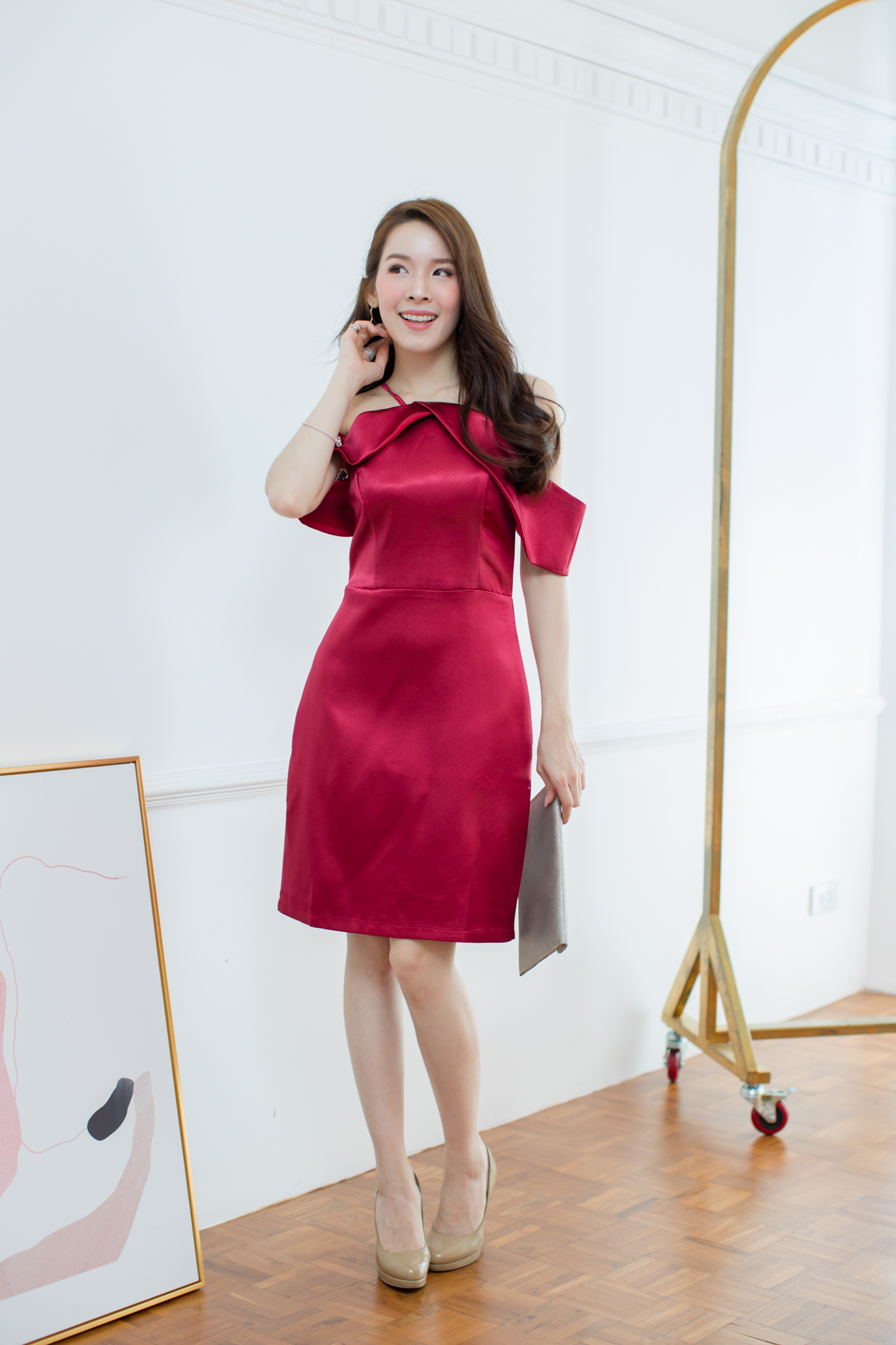 ชุดออกงานราตรี ชุดไปงานแต่งสีแดง สายเดี่ยวเว้าไหล่ปิดต้นแขน ทรงเข้ารูป