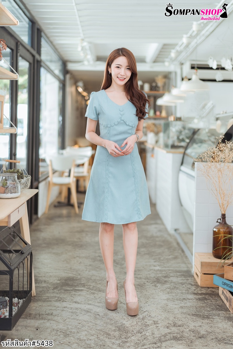 ชุดเดรสสั้นสีเทาอมฟ้า แขนสั้น กระโปรงทรงบาน แนวน่ารัก สวยดูดี
