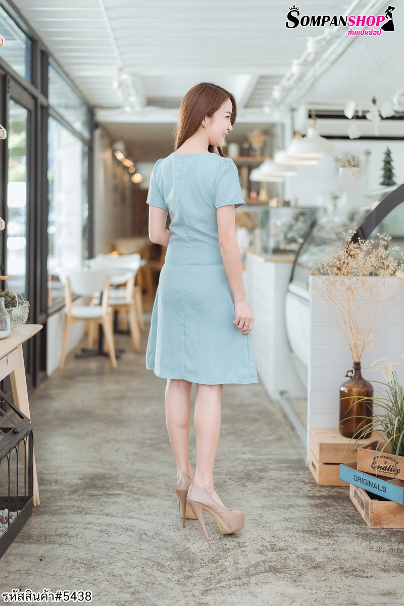 ชุดเดรสสั้นสีเทาอมฟ้า แขนสั้น กระโปรงทรงบาน แนวน่ารัก สวยดูดี