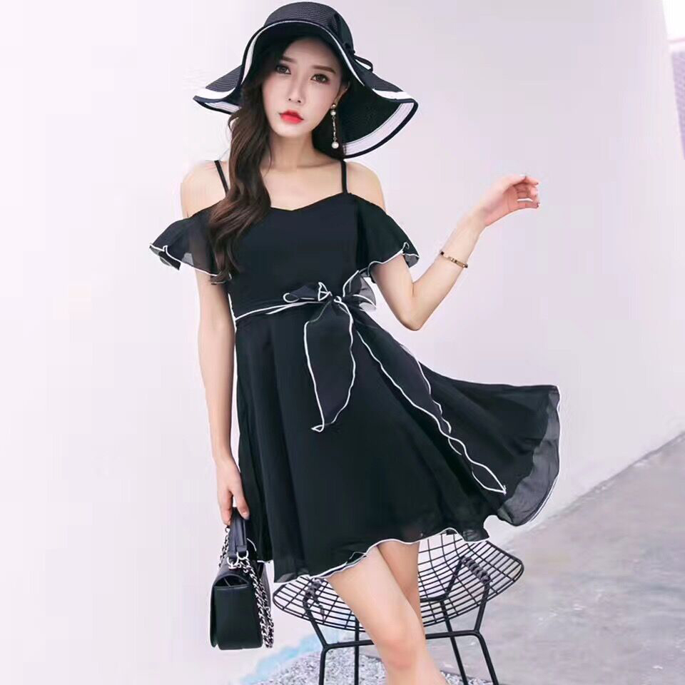 ชุดเดรสสั้นสีดำ เปิดไหล่ กระโปรงทรงบาน สวยเก๋ น่ารักสไตล์เกาหลี