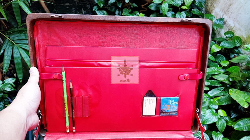 กระเป๋าหนัง เอกสารโบราณ ยี่ห้อ Niyom