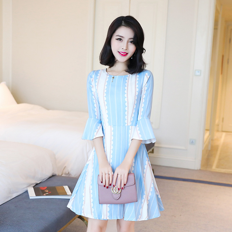 ชุดเดรสทำงานสีฟ้า ลายทาง สวยหวาน น่ารัก สไตล์สาวออฟฟิศ