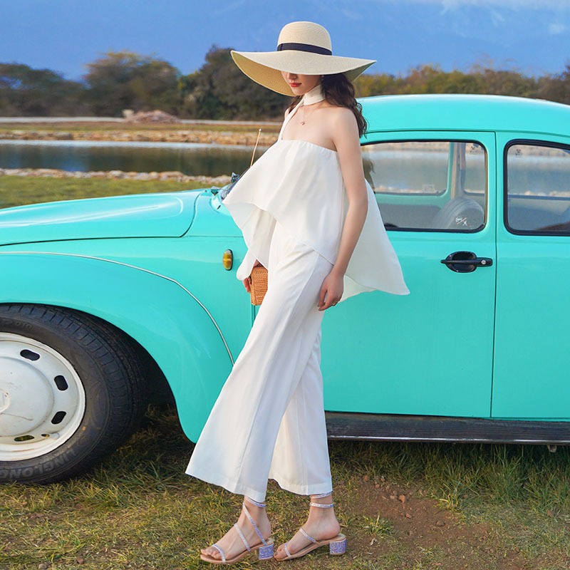 จั๊มสูทกางเกงขายาวสีขาว เกาะอก ใครมีแพลนไปทะเลแต่ยังไม่ได้หาชุดต้องดู ไอเดียแฟชั่นชุดใส่เที่ยวทะเล ชุดแต่งตัวไปเที่ยวทะเล