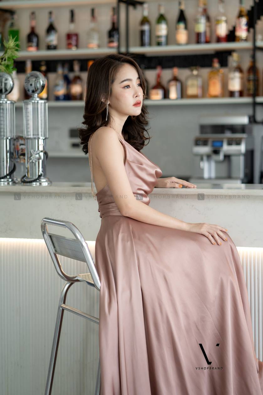 ชุดออกงานราตรียาวสีน้ำตาลทอง ชุดไปงานแต่งงานสีน้ำตาลทอง สายเดี่ยว อกจีบย้วยสวยเก๋ กระโปรงยาวทรงบาน สวยหรู สุดอลัง