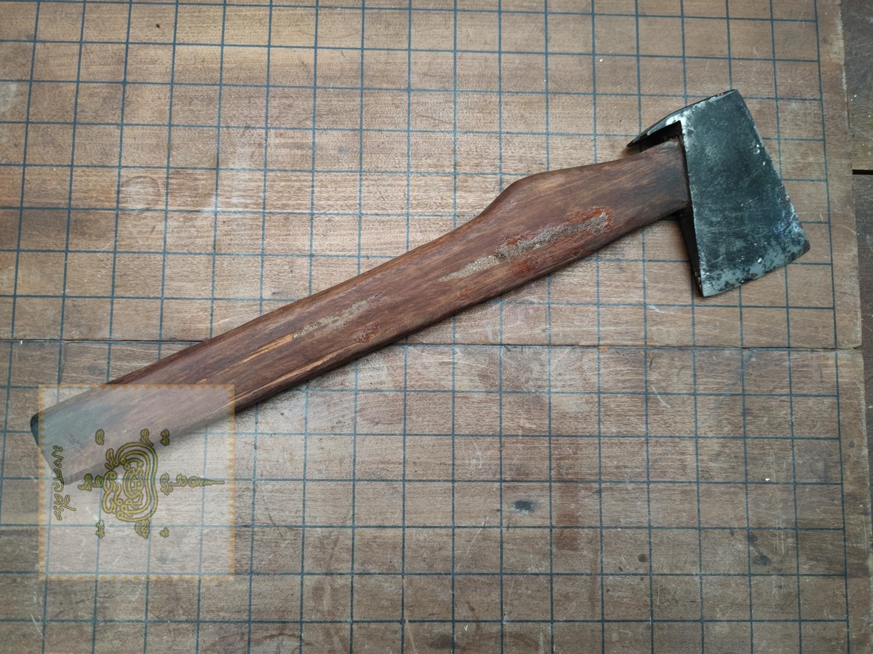 ขวานหงอนเก่า