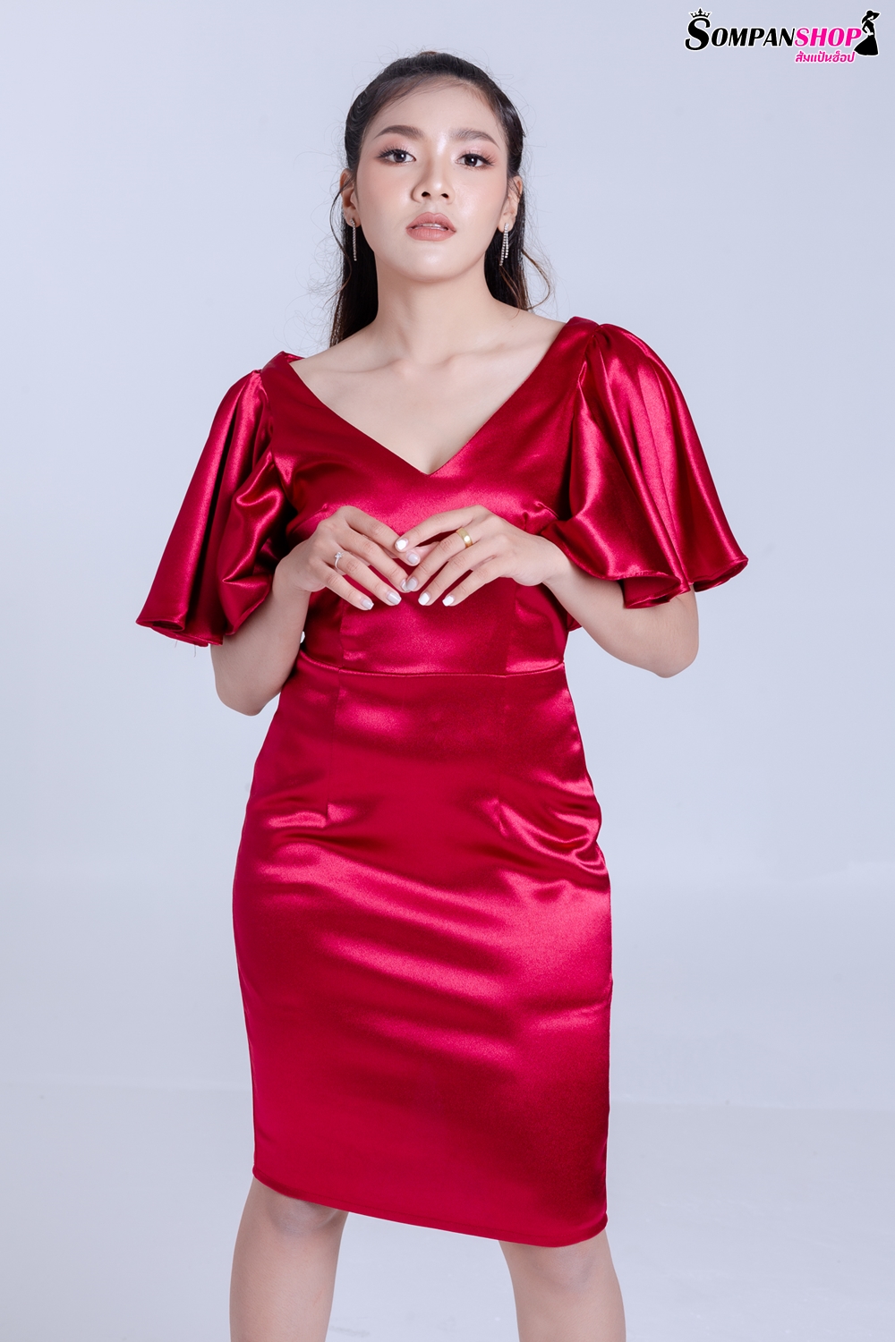 พร้อมส่ง !! ชุดเดรสออกงานสั้นสีแดง แขนระบาย แนวเรียบหรู เหมาะสำหรับใส่เป็นชุดไปงานแต่งกลางวันธีมสีแดง ชุดออกงาน ชุดทำงาน