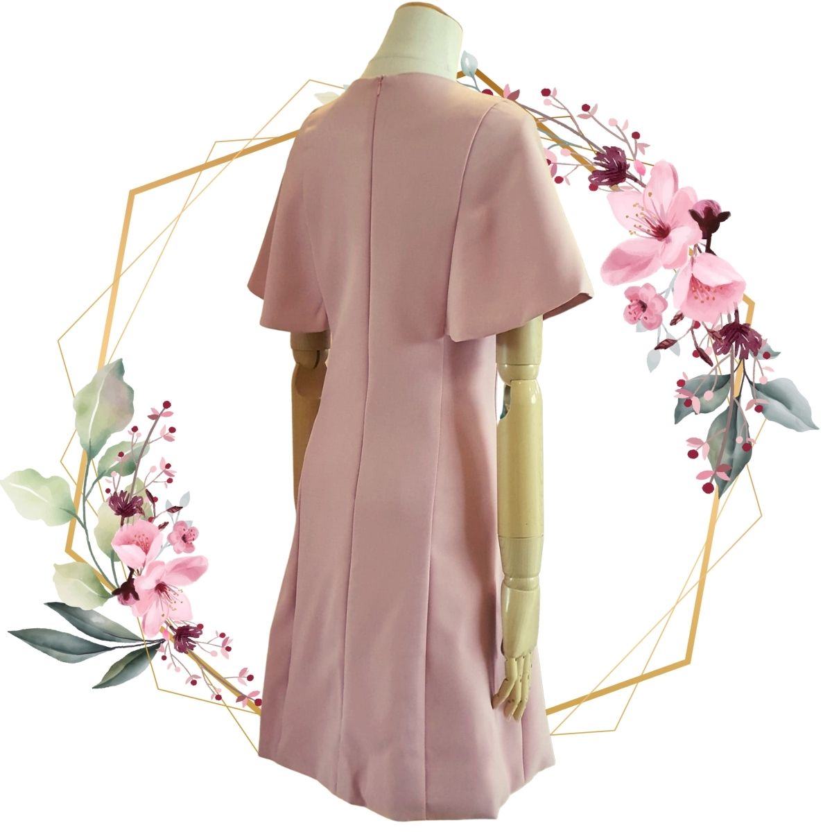 ชุดเดรสสั้นสีชมพู แขนปีกค้างคาว กระโปรงสั้นทรงบาน