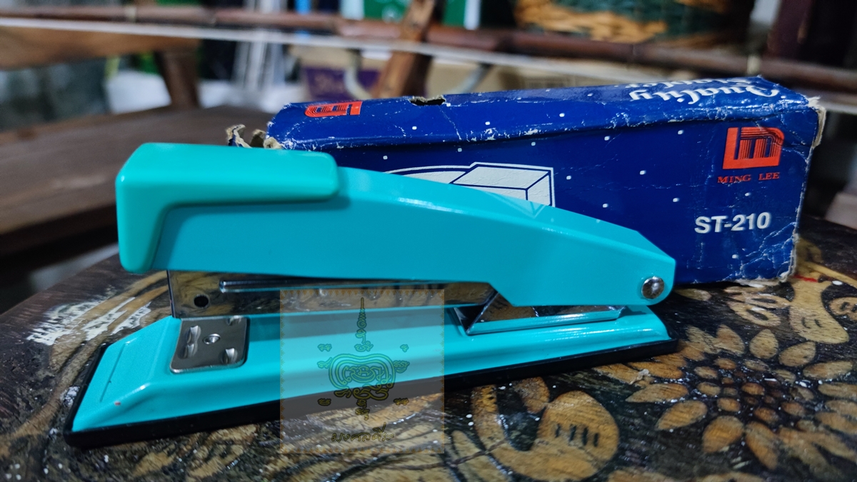 แม็กเย็บกระดาษเก่า(มือ 1 เก่าเก็บ) 2 ตัว