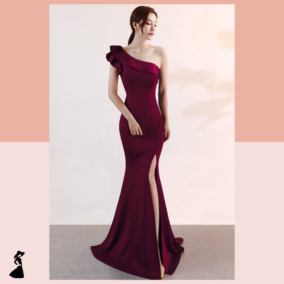 ชุดราตรี ชุดออกงาน ชุดไปงานแต่งงานสีแดง เดรสยาวไหล่เฉียง แนวเรียบหรู สวยหรู ดูดี