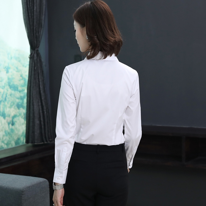 เสื้อเชิ้ตผู้หญิงสีขาว คอเชิ้ต แขนยาว กระดุมหน้า ทรงเข้ารูป