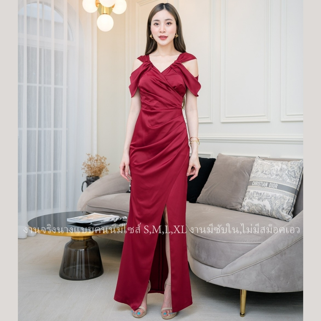 ชุดเดรสออกงานสีแดง เดรสยาวปิดไหล่ เรียบ หรู ดู แพง ใส่ได้ทั้งงานกลางวัน งานกลางคืน เพื่อนเจ้าสาว งานราตรี