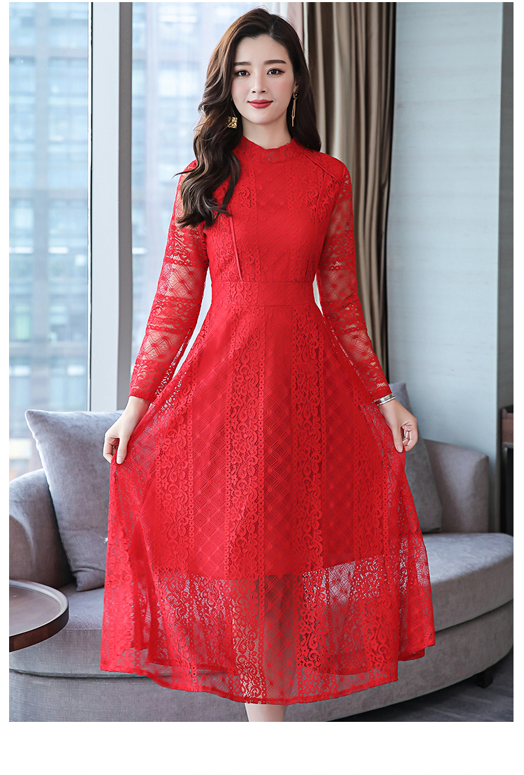 ชุดเดรสยาวลูกไม้สีแดง แขนยาว กระโปรงทรงบาน