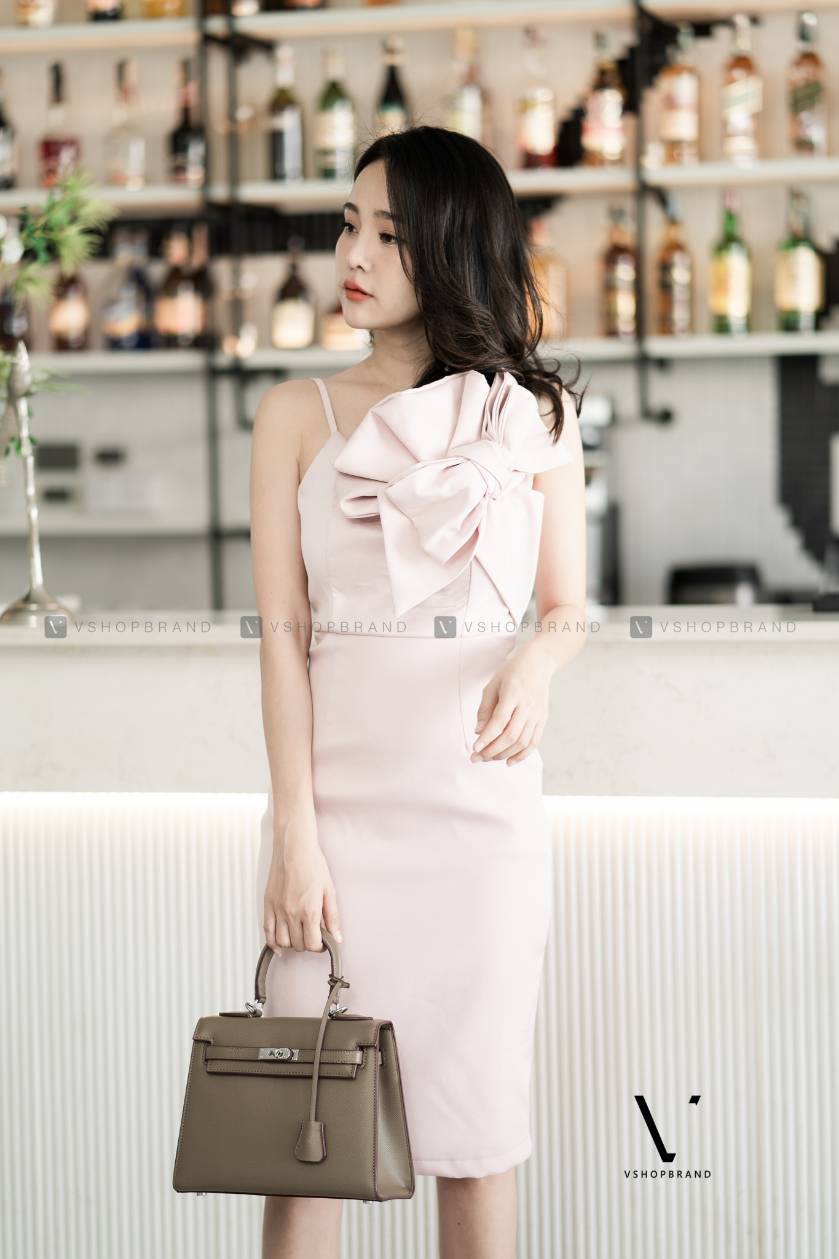 SALE ชุดออกงานราตรีสั้น/ชุดไปงานแต่งงานสีชมพู อกแต่งดอกไม้ ทรงเข้ารูป สายเเดี่ยว