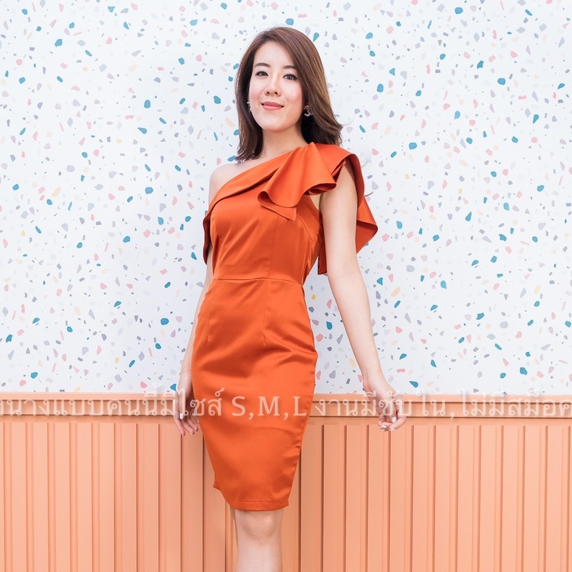 ชุดราตรี ชุดออกงาน ชุดไปงานแต่งงานสีส้มอิฐ ไหล่เฉียง แนวเรียบๆ สวยหรูดูแพง