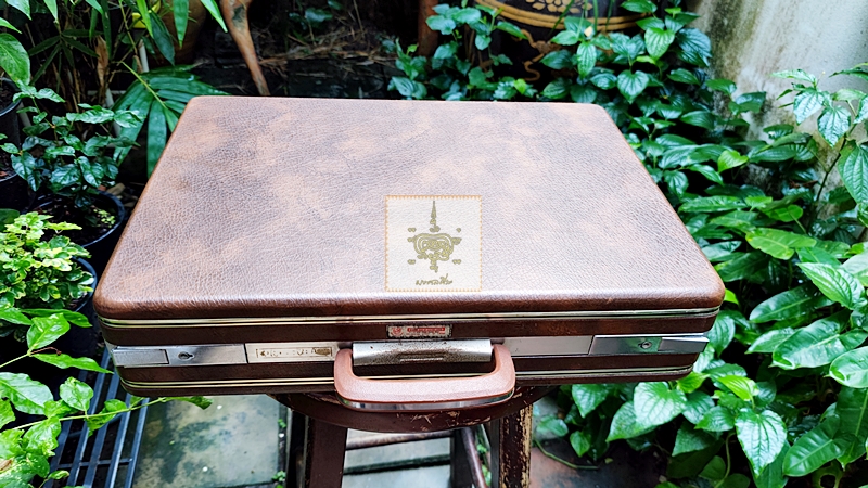 กระเป๋าหนัง เอกสารโบราณ ยี่ห้อ Niyom