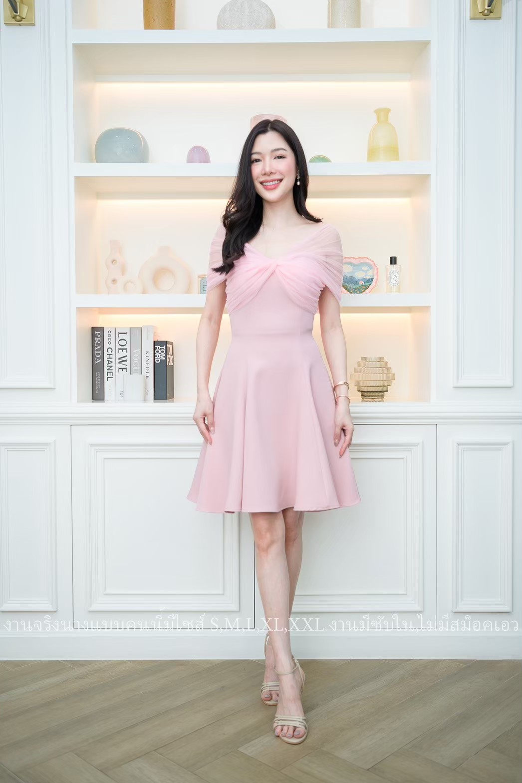 ชุดออกงานสีชมพู เดรสสั้นเปิดไหล่แต่งผ้าซีทรู กระโปรงทรงบาน สวยหวาน น่ารักๆ แบบสวยเรียบหรูดูดี ชุดออกงาน ชุดไปงานแต่ง