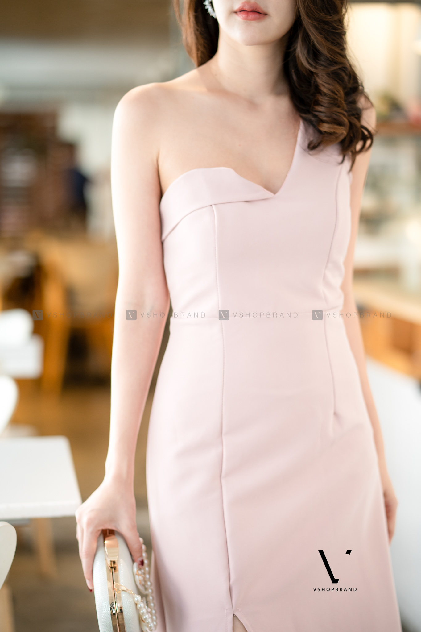 Sale ชุดออกงานสีชมพู ไหล่เฉียงข้าง ทรงเข้ารูป กระโปรงยาวผ่าหน้า2ข้าง